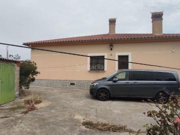 Chalet en venta en Torremocha. Chalet con 6500m de parcela en Torremocha. Chalets.