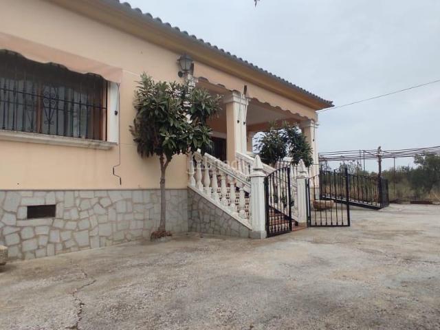 Chalet en venta en Torremocha. Chalet con 6500m de parcela en Torremocha. Chalets.
