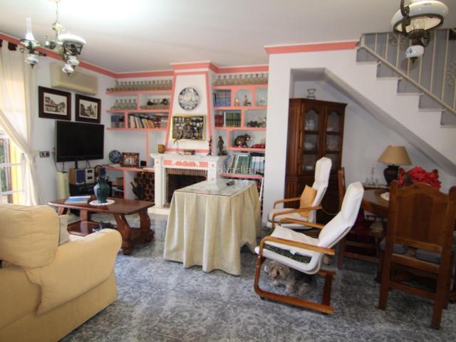 Chalet en venta en Torremolinos, La Carihuela Los Nidos. CHALET INDEPENDIENTE MUY PRÓXIMO AL PASEO MARÍTIMO DE CARIHUELA. Chalets.