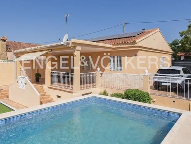 Chalet en venta en Torrent, Valencia