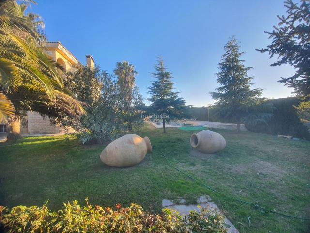 Chalet en venta en Torreperogil. ESPECTACULAR CHALET DE LUJO Una vivienda de ensueño a pocos km de Ubeda y Torreperogil. para vivir de todo el año o para invert. Chalets.