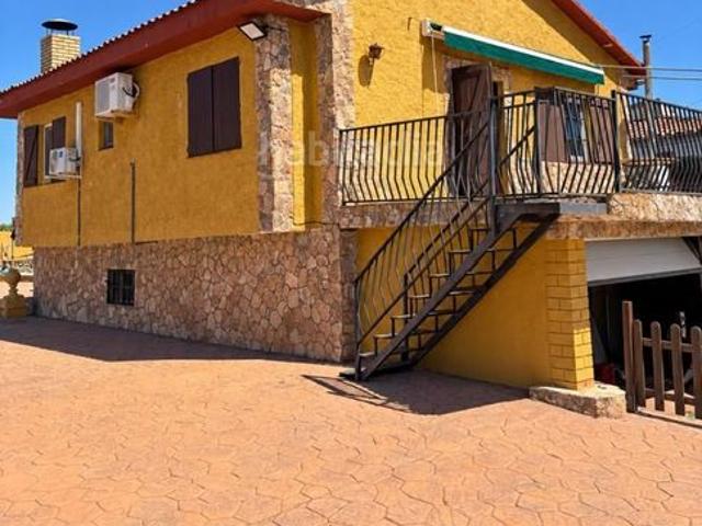Chalet en venta en Torres de Segre. Casa en Utxesa delante mismo del patano. Chalets Torres de.