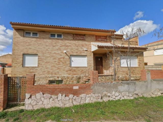Chalet en venta en Tórtola de Henares. Unifamiliar de esquina. Chalets Tórtola de.