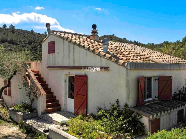 Chalet en venta en Tortosa, Urbanitzacions Costa Dorada. Finca Bella Un Refugio Mediterráneo con Vistas Espectaculares. Chalets.