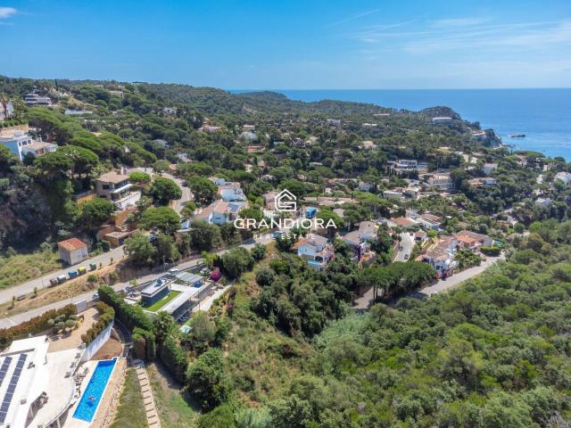 Chalet en venta en Tossa de Mar, Santa Maria de Llorell Costa Brava. Villa de lujo con licencia turística y vistas al mar en Tossa de Mar. Chalets Tossa de.