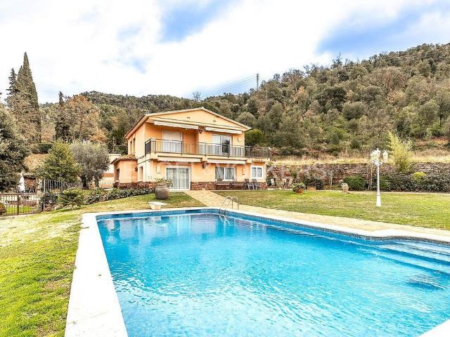 Chalet en venta en Tagamanent, de 353 m² 4 habitaciones por 550.000