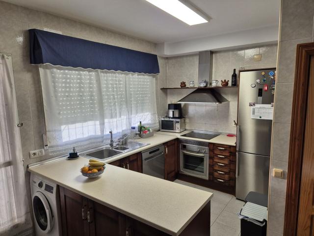 Chalet en venta en Talavera de la Reina, Patrocinio Nueva Talavera. Chalet en Urbanización El Madroño, a un paso de Talavera de la Reina. Chalets Talavera de la.