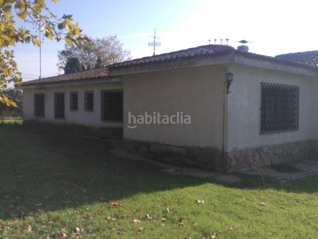 Chalet en venta en Talavera de la Reina, Casco Antiguo. Chalet con piscina y parcela de 1 ha a 1 km de Talavera. Chalets Talavera de la.
