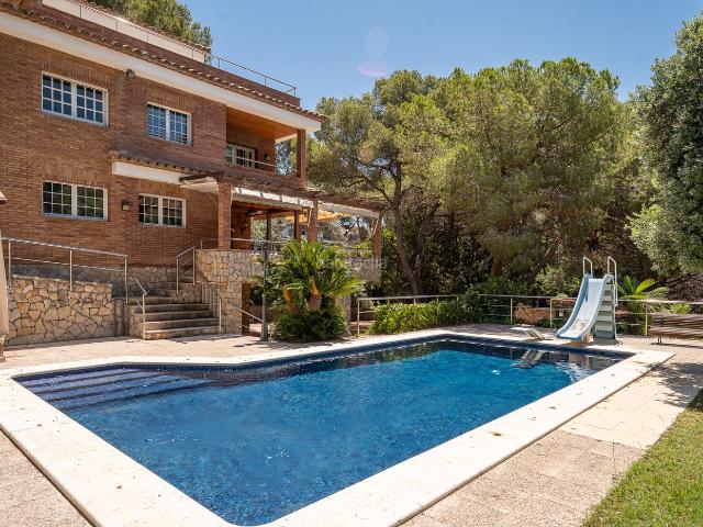 Chalet en venta en Tarragona, La Mora Costa Dorada. Casa con vista al mar en zona privelegiada. Chalets.