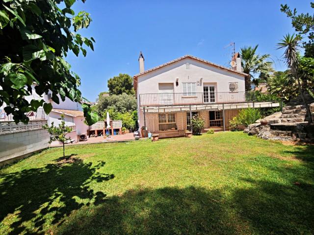 Chalet en venta en Tarragona, La Mora Costa Dorada. Espectacular chalet individual en La Móra. Chalets.