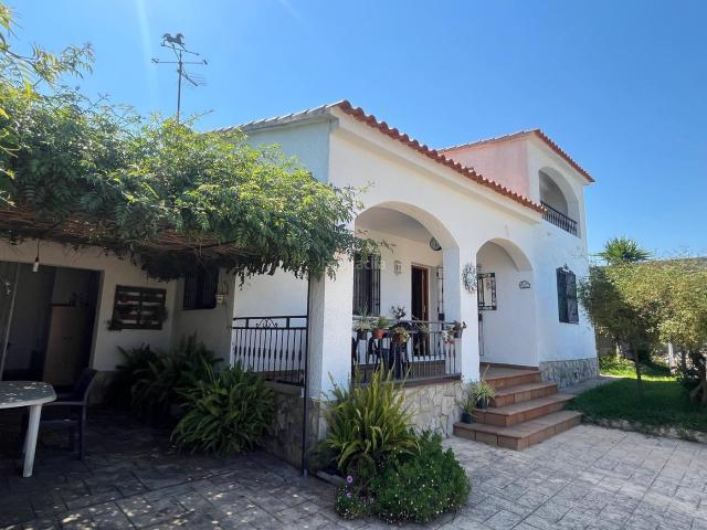 Chalet en venta en Tarragona, Sant Pere i Sant Pau Costa Dorada. Casa unifamiliar parcela en Urbanización de Tarragona. Chalets.