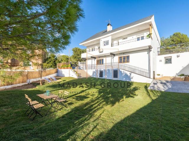 Chalet en venta en Tarragona, Sant Pere i Sant Pau Costa Dorada. Hay casas que simplemente se visitan y otras que se sienten desde el primer instante. Chalets.