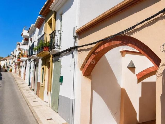 Chalet en venta en Teulada. Casa de pueblo con gran POTENCIAL para reformar en el centro de Teulada. Chalets.