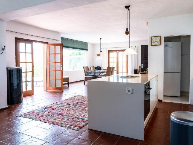 Chalet en venta en Teguise, Tahiche. Villa Moderna con Vistas Panorámicas al Mar en Lanzarote. Chalets.