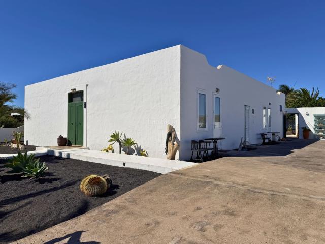 Chalet en venta en Teguise, Costa Teguise. Encantadora villa en venta en Costa Teguise. Chalets.