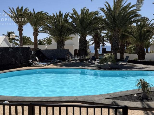 Chalet en venta en Teguise, Costa Teguise. Villa independiente a pocos metros del mar en Playa Bastián. Chalets.
