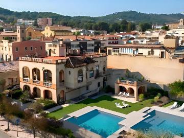 Chalet en venta en Teià. Majestuosa masía catalogada estilo palacete en el corazón de Teià. Chalets.
