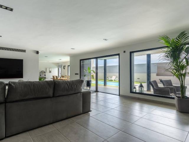 Chalet en venta en Telde, La Garita Marpequeña. Exclusivo chalet con piscina privada y vistas infinitas al Atlántico en La Garita. Chalets.