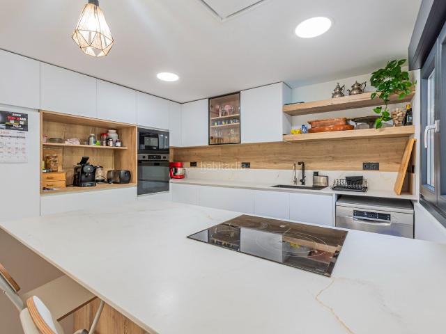 Chalet en venta en Terrassa, Can Gonteres. Casa unifamiliar reformada amb piscina i espectaculars vistes a la muntanya a Can Gonteres. Chalets.