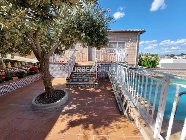 Chalet en venta en Terrassa, Can Parellada. TORRE EN CAN PARELLADA,4 HABITACIONES CON PISCINA, SUPERCOMODA. Chalets.