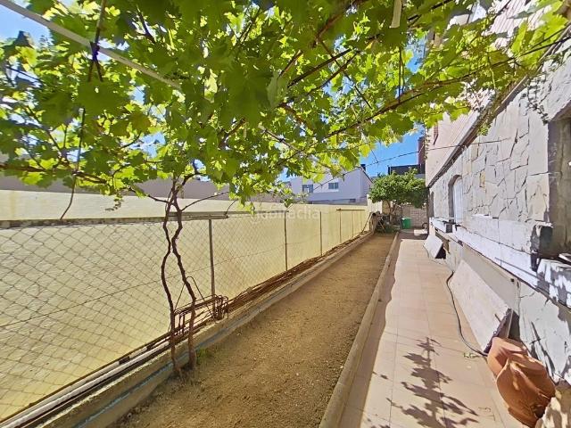 Chalet en venta en Terrassa, Can Parellada. A 9 minutos a pié Carrefour Vallés. Chalets.