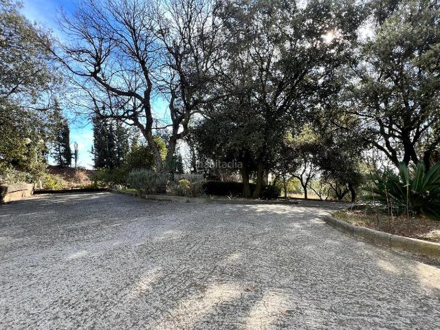 Chalet en venta en Terrassa, Zona Esportiva. DOS CASAS INDEPENDIENTES A CUATRO VIENTOS EN FINCA PLANA DE 1,2 ha. Chalets.