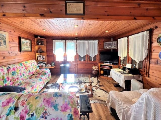 Chalet en venta en Terrassa, Zona Esportiva. DOS CASAS INDEPENDIENTES A CUATRO VIENTOS EN FINCA PLANA DE 1,2 ha. Chalets.