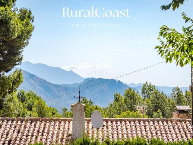Chalet en venta en Tibi. Elegante chalet de mas de 400m2 de estilo rústico rodeado de naturaleza en El Maigmó a 25 min de Alicante. Chalets.