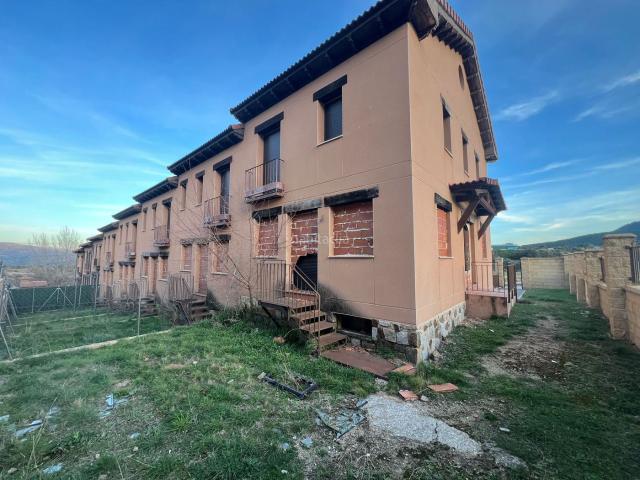 Chalet en venta en Tiemblo El. Lote de 13 chalets en El Tiemblo. Chalets Tiemblo.
