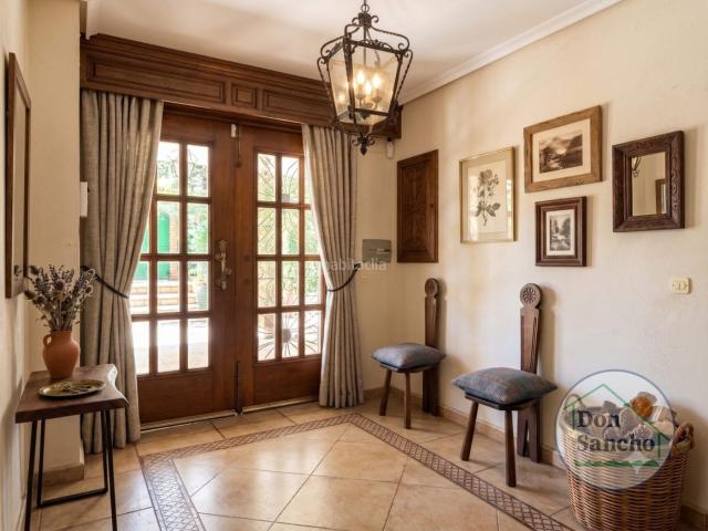Chalet en venta en Tudela de Duero. NO COBRAMOS AL COMPRADOR!En la localidad de Herrera de Duero, en la URB. La Pineda, se erige un imponente Chalet Independiente qu. Chalets Tudela de.