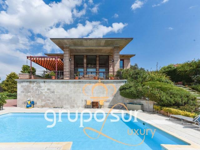 Chalet en venta en Tudela de Duero. Exclusivo chalet de lujo con piscina privada y bonitas vistas en El Otero, a 10 minutos del centro de Valladolid. Chalets Tudela de.