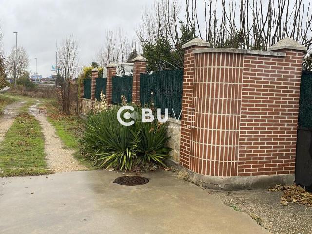 Chalet en venta en Tudela de Duero. Se vende Vivienda mas Bodega con Magnífica parcela en Tudela de Duero Valladolid. Chalets Tudela de.