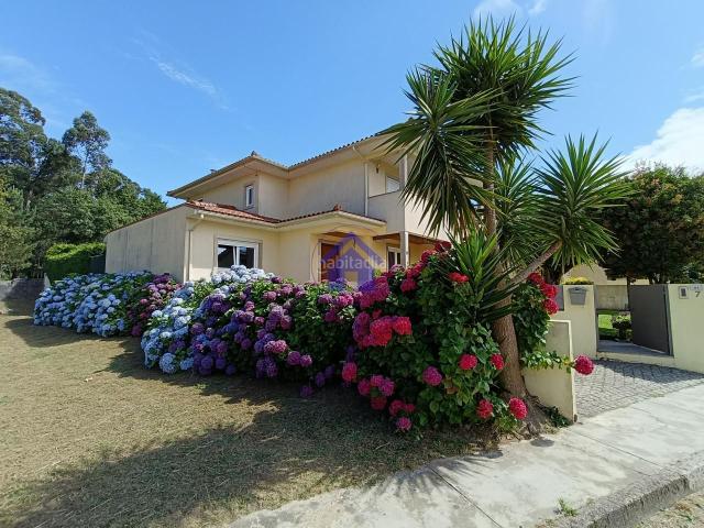 Chalet en venta en Tui. Chalets.