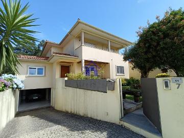 Chalet en venta en Tui. Chalets.
