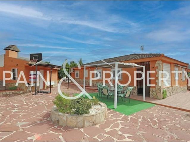 Chalet en venta en Turís, Valencia