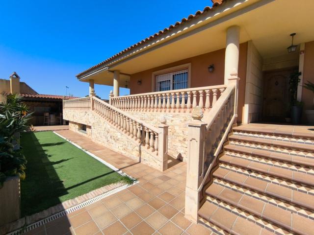 Chalet en venta en Unión La, La Unión. Descubra esta magnÃfica vivienda unifamiliar de 5 dormitorios y 3 baÃos, ideal para quienes buscan amplitud, confort y calidad de. Chalets Unión.