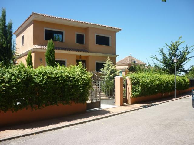 Chalet en venta en Úbeda. Chalets.