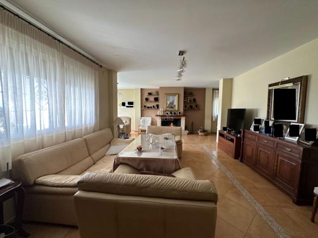 Chalet en venta en Úbeda. ESTUPENDO CHALET ZONA MADRE DE DIOS. Chalets.