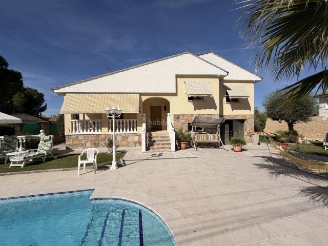 Chalet en venta en Uceda. CHALET EN CARAQUIZ. Chalets.