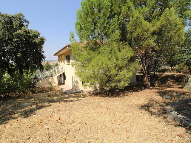 Chalet en venta en Uceda. Chalet independiente con gran parcela en Caraquiz. Chalets.