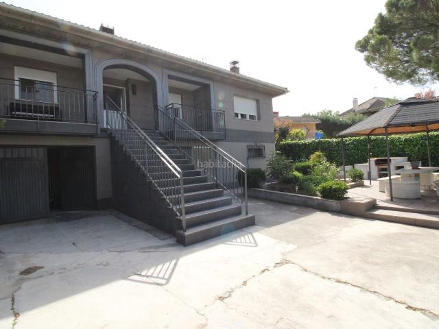 Chalet en venta en Uceda. Espectacular chalet independiente de 2 plantas. Chalets.