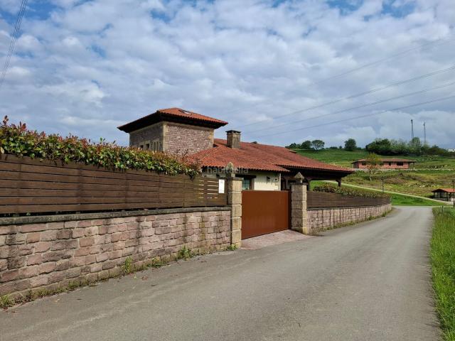 Chalet en venta en Udías. Chalets.