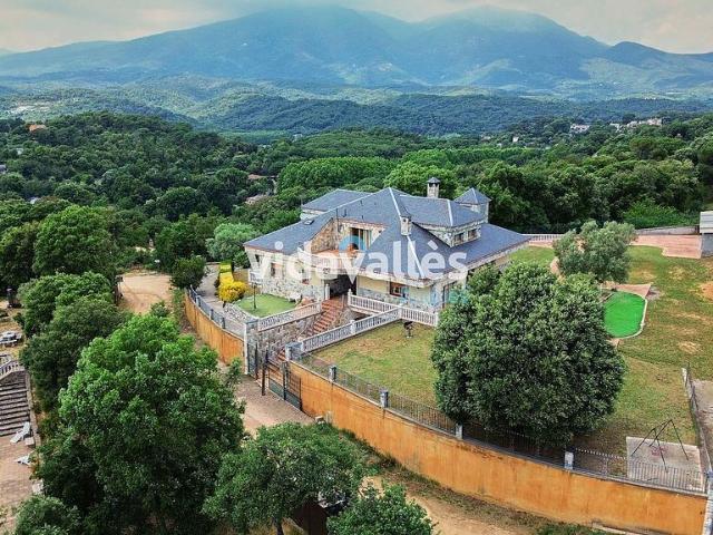 Chalet en venta en urbanización Cal Batlle, Sant Celoni, de 469 m² 5 habitaciones por 569.000