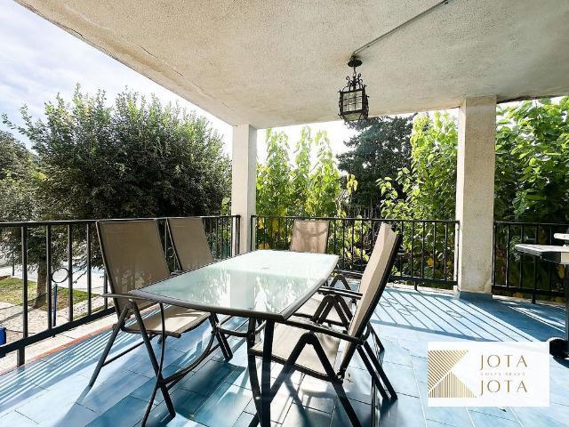 Chalet en venta en urbanización Can Carbonell, Caldes de Malavella, de 192 m² 6 habitaciones por 470.000