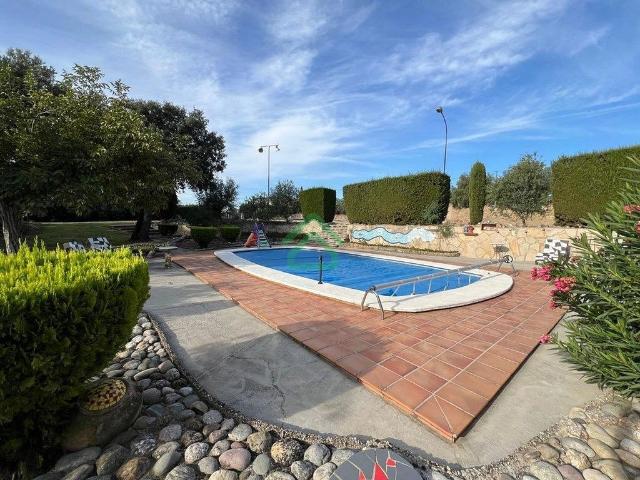 Chalet en venta en urbanización Tossal, Sentiu de Sió, la, de 600 m² 4 habitaciones por 330.000