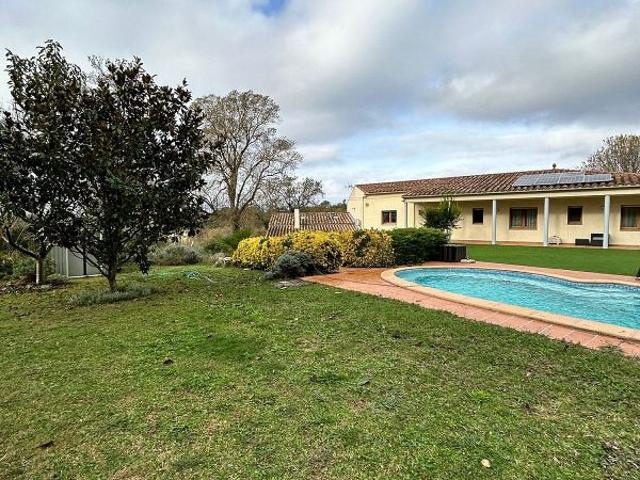 Chalet en venta en urbanización Vilademuls Girona España, Vilademuls, de 311 m² 7 habitaciones por 795.000