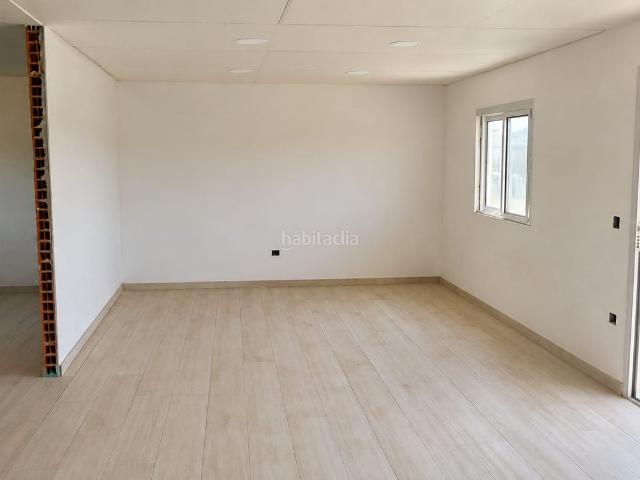 Chalet en venta en Utrera, Pedanías Norte. MAGNÍFICA Parcela de 500 m² con casa nueva a estrenar, piscina y zona exterior. Chalets.
