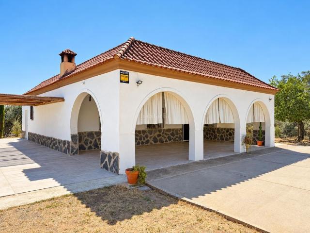 Chalet en venta en Utrera, Pedanías Norte. CHALET HIPOTECABLE. Chalets.
