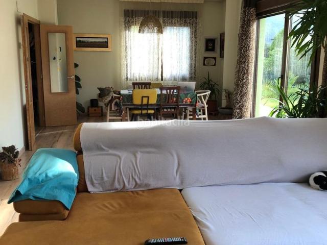 Chalet en venta en Voto. Casa en venta con parcela en Voto. Chalets.