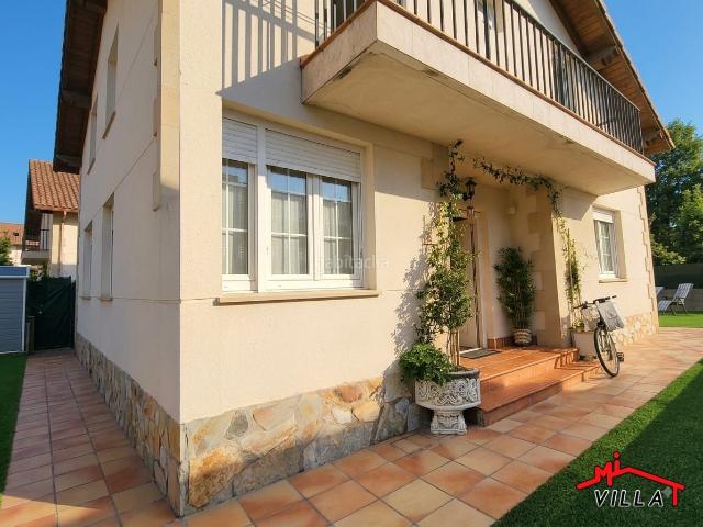 Chalet en venta en Voto. Pareado en venta en Junta de Voto, 4 dormitorios. Chalets.